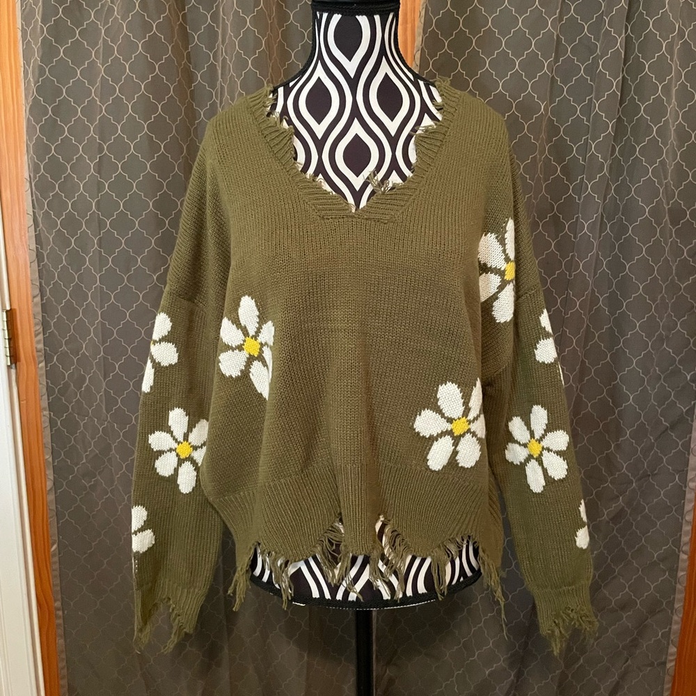 NWT Just Polly Distressed Daisy Sweater Size M Olive Green